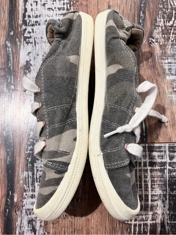 MAURICES Camo Pull On Sneakers 8.5 - Image 2