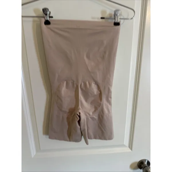 SPANX Sculpt OnCore High-Waisted Mid-Thigh Short - Soft Nude -size Medium - Image 2
