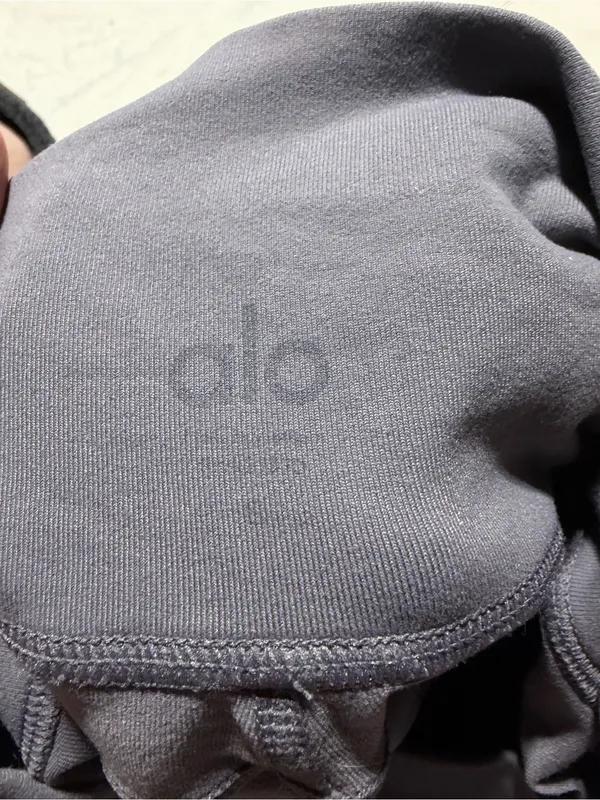 Alo yoga cargo Leggings small - Image 8
