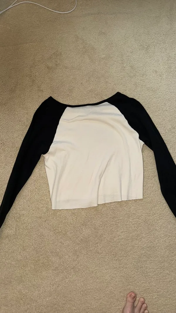 Bella Radio Brandy Melville Silence Top - Image 3