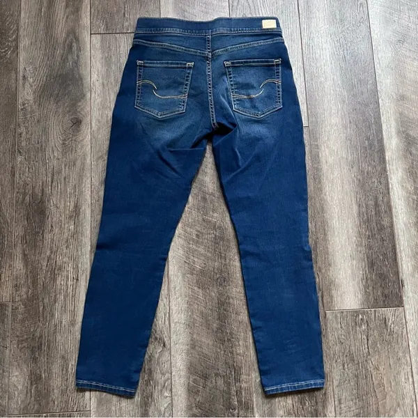 Signature by Levi Strauss Totally Shaping Pull On Skinny Jeans Size 6 Short - Image 12