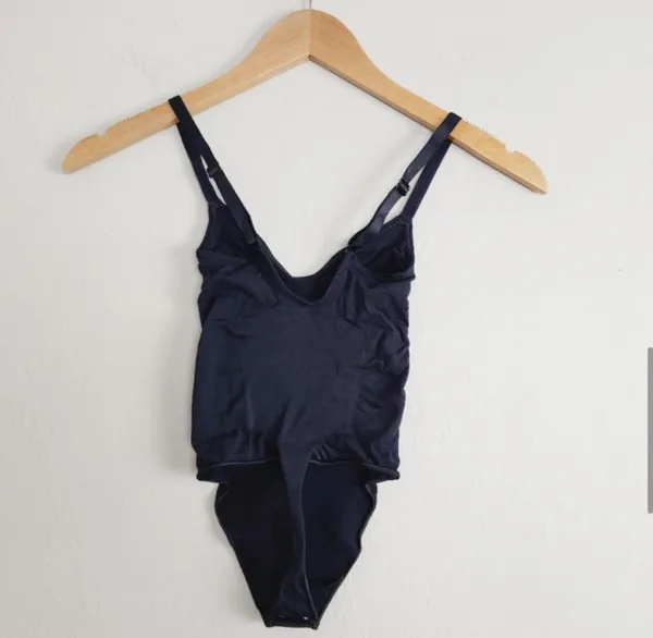 SKIMS Sculpting Thong Bodysuit M - Image 5