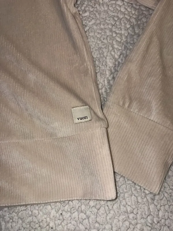 Vuori Haven Half Zip Crop Hoodie - Image 4