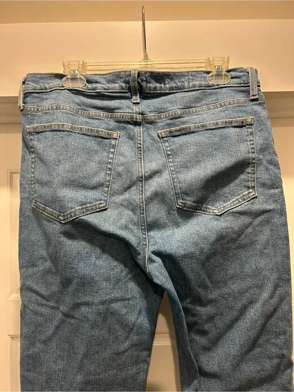 Universal Thread Straight-Leg Mid Wash Blue Jeans Button Fly Size 14 - Image 3