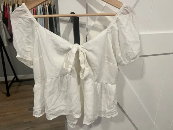 Hollister white  top - Image 2