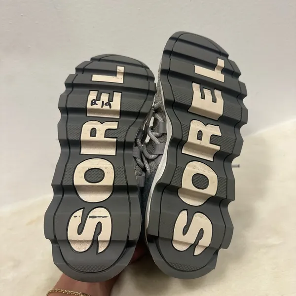 Sorel kinetic impact Women's Light Gray Knit Athletic Sneakers Size 8 - Image 6