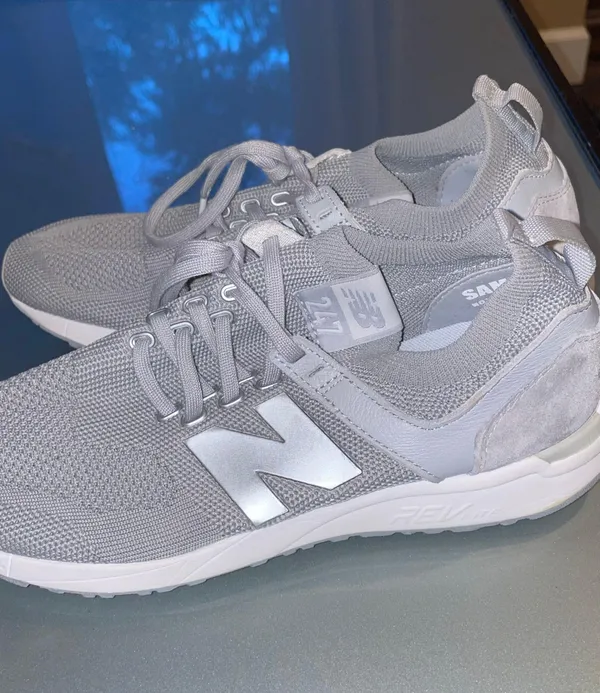 New Balance tennis shoes - Image 2
