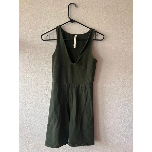 Babaton by Aritzia Contour Green V-Neck Romper One Piece - Image 2