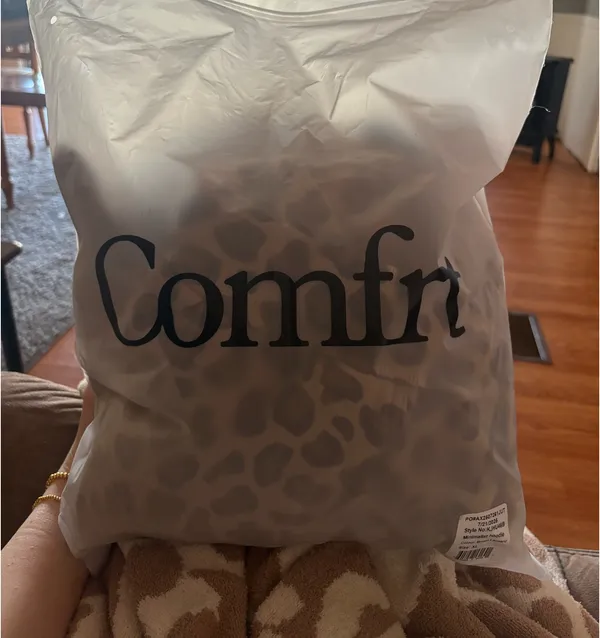 Comfrt Minimalist Hoodie Limited Edition - Image 2