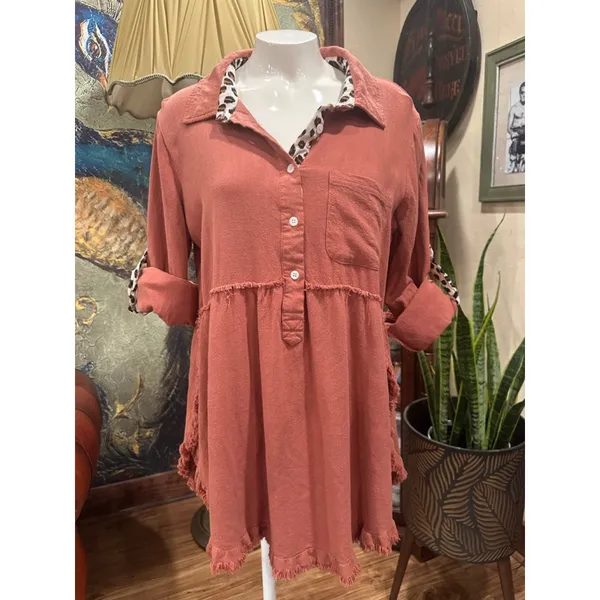 Umgee Boho Linen Blend Tunic Top Leopard Print Roll Tab Sleeve Rust S Raw Hem - Image 4