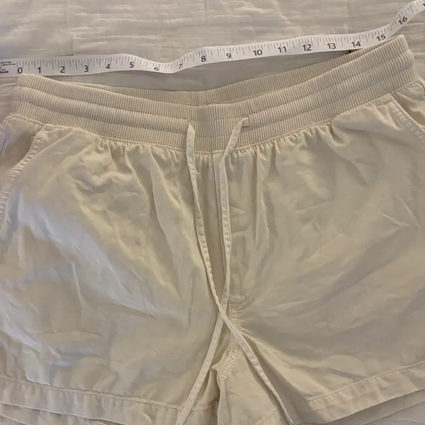 GAP Cream Linen Shorts - Image 2