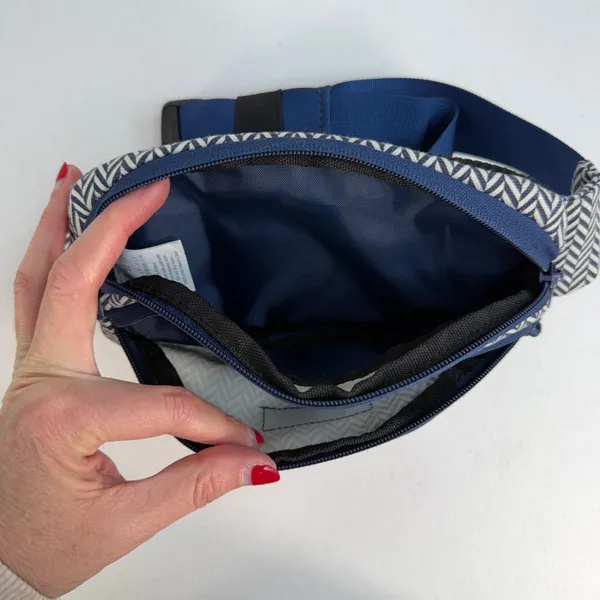 KAVU Fanny‎ Pack Waist Bum Sling Bag Blue White Chevron Geometric Pouch Hiking - Image 7
