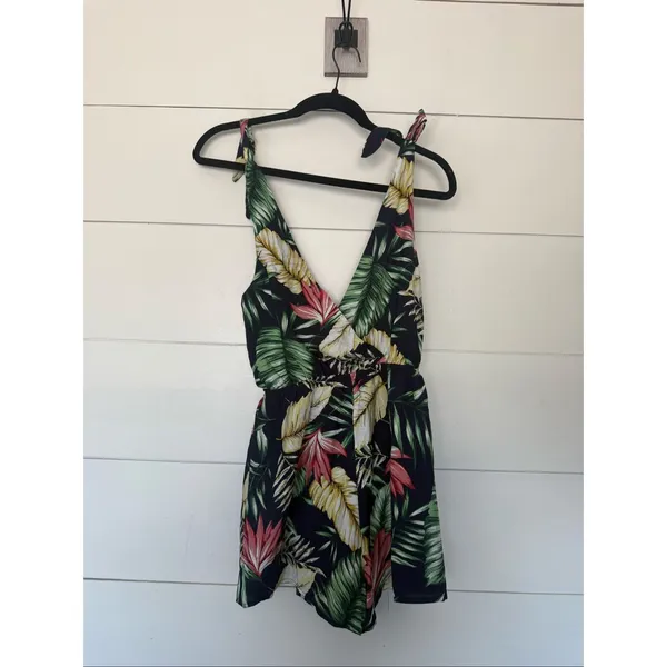 Revolve Superdown Women’s XS Penelope Wrap Tropical Romper New - Image 4
