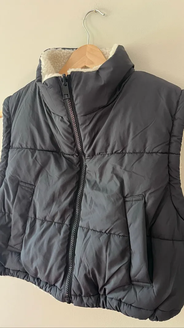 Altar'd State Reversible Black Puffer Vest Cropped Sherpa Fleece Lined XS - Image 3