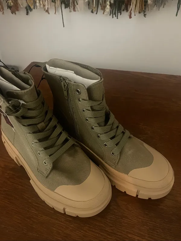 No Boundaries Olive Green -tannish Lace-Up Platform Boots with Tan Sole new size 6 - Image 2