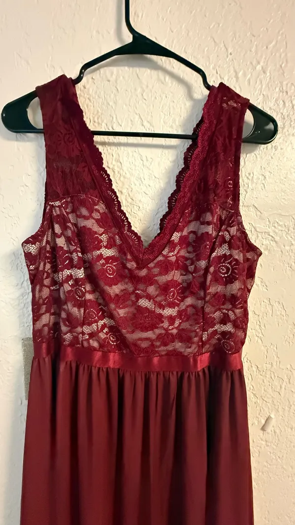 miusol burgundy lace maxi dress size xl - formal evening gown with train (minor flaw) - Image 6