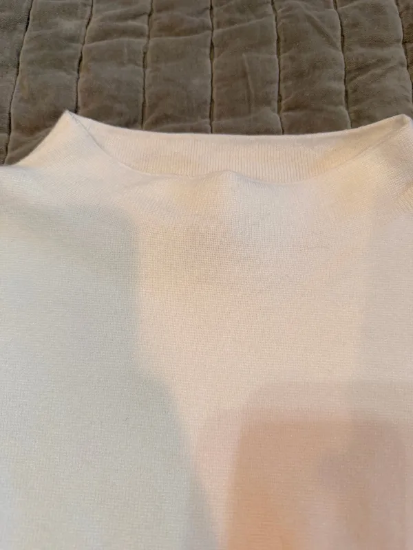 Industry White Mock Neck Sweater Top Black Contrast Piping Short Sleeve Size Small - Image 3