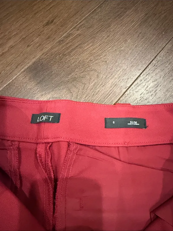LOFT Slim Ankle Pants Plum Red Gold Button Detail Women’s Size 6 - C54-127 - Image 3