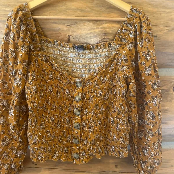 American Eagle Floral Smocked Button Top - Image 3