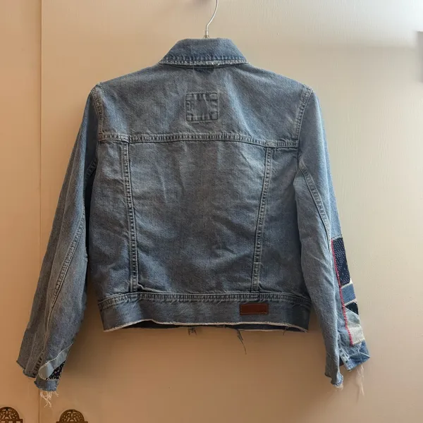 Abercrombie and Fitch Patchwork denim jacket cropped trucker jean jacket size M - Image 7