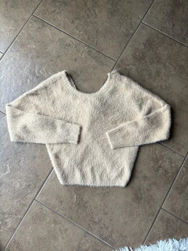 Hollister Reversible Cream Knot Sweater - Image 4