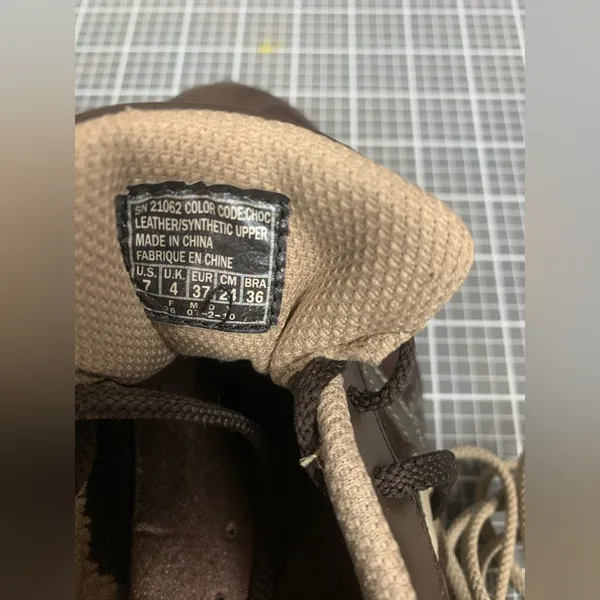 Skechers size 7 color chocolate - Image 2