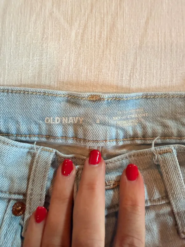 Old Navy Sky-Hi Straight Extra High-Rise Jeans - Image 3