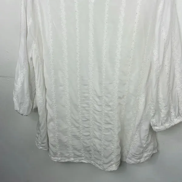 Torrid White Eyelet & Lace Embroidered Hi-Lo Blouse size 1X - Image 10