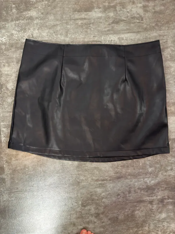 NWT Abercrombie & Fitch Vegan Leather Mini Skirt in Black Size XL - Image 7