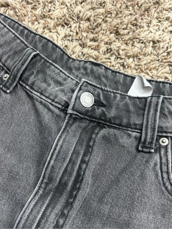 H&M & Denim High-Waist Black Wash Denim Women's Shorts Sz 12 - Image 4