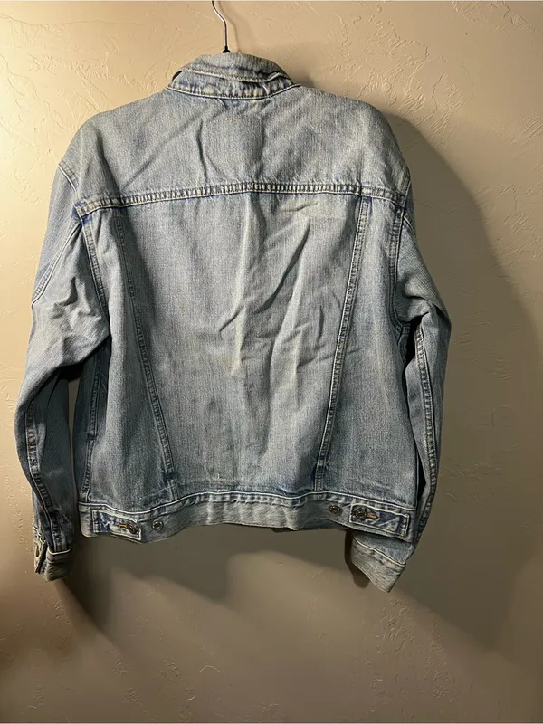 Levi’s Women’s Classic Trucker Light Wash Classic Distressed Denim Jean Jacket - Image 6