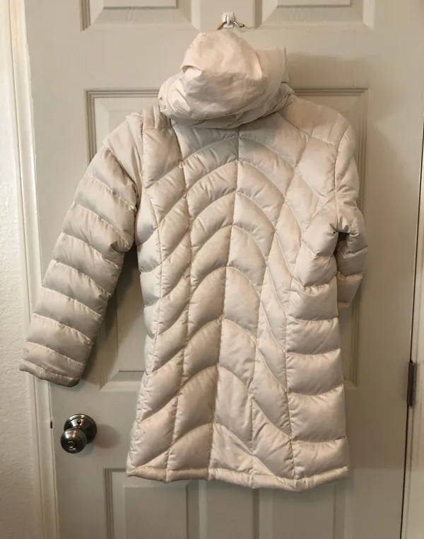 Patagonia White puffy winter jacket - Image 3