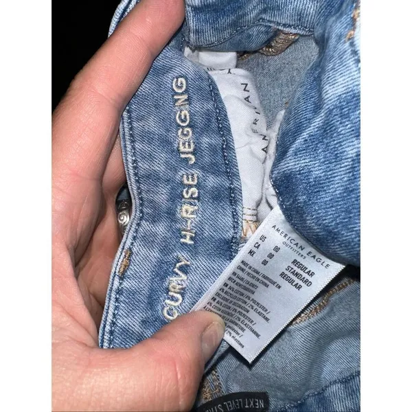 American Eagle destroyed light wash curvy hi-rise 00 jeggings - Image 2
