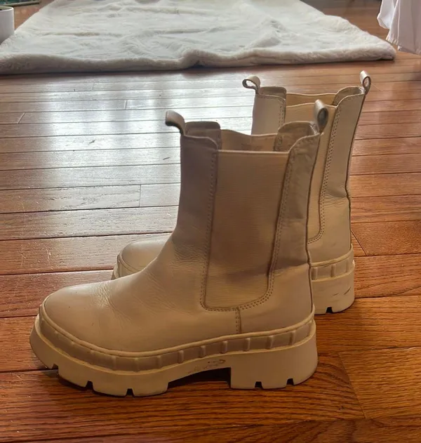 Boots - Image 5
