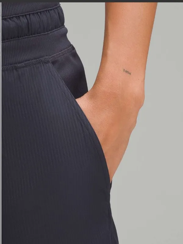 Lululemon Dance Studio Mid-Rise Cropped Pant in Black Night W2537 Sz 8 - Image 5