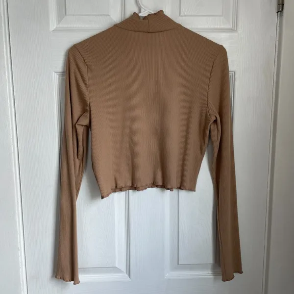 Aerie Long Sleeve Cropped Mock Neck Long sleeve T-Shirt scalloped hem size L tan - Image 5