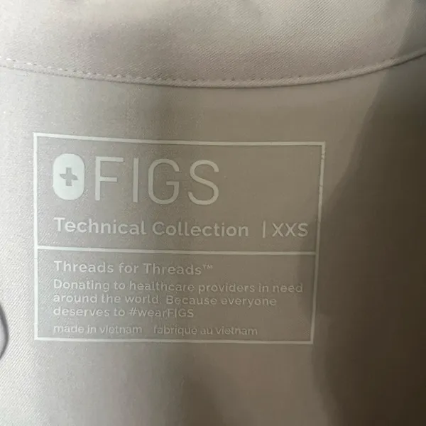 Figs Technical Collection Woman Size XXS beige‎ scrub Top with logo - Image 2