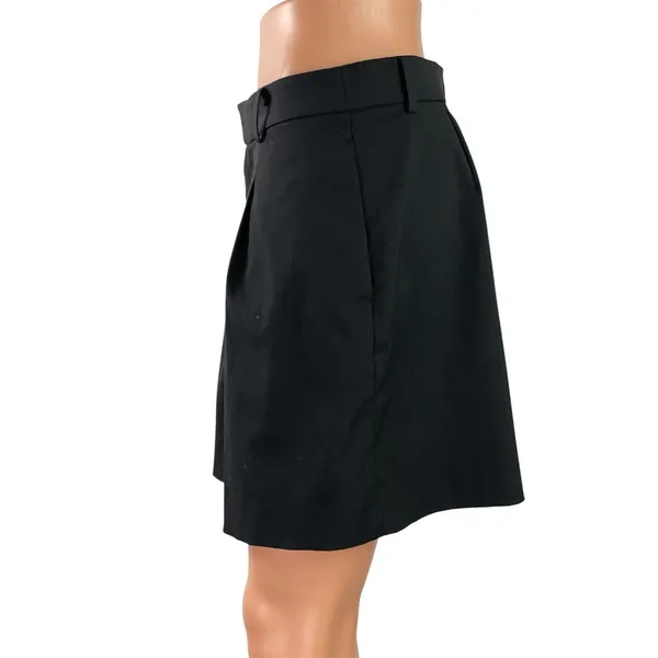 Uniqlo Smart Women's Black Pleated High Waisted Bermuda Chino Shorts Size M - Image 2