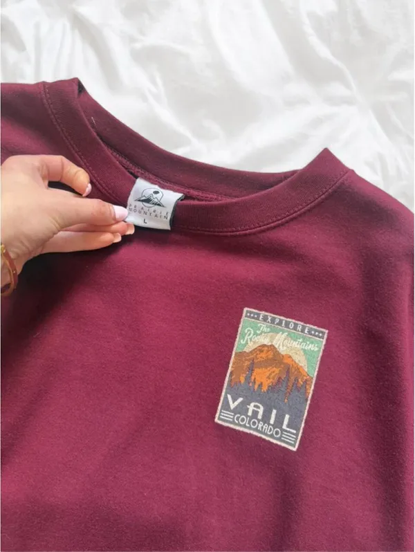 Vail Colorado Mountain Graphic Crewneck Sweatshirt Burgundy Size Large - Image 4