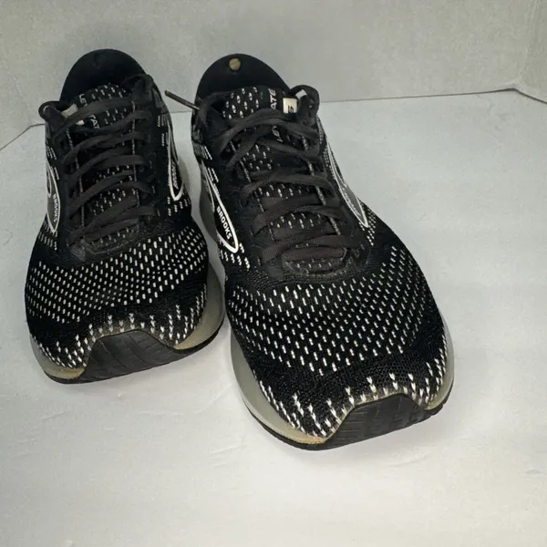 Brooks Levitate 5 Women’s 9 B Black Running Shoes 1203571B090 Heel Damage - Image 3