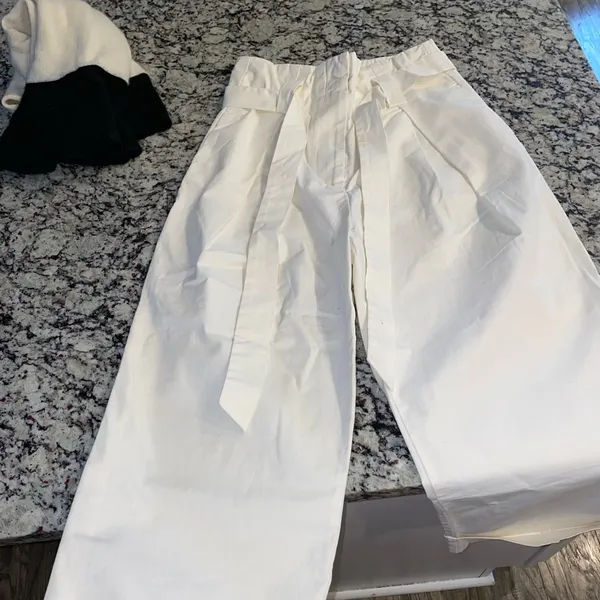 Never worn H&M pants - Image 2