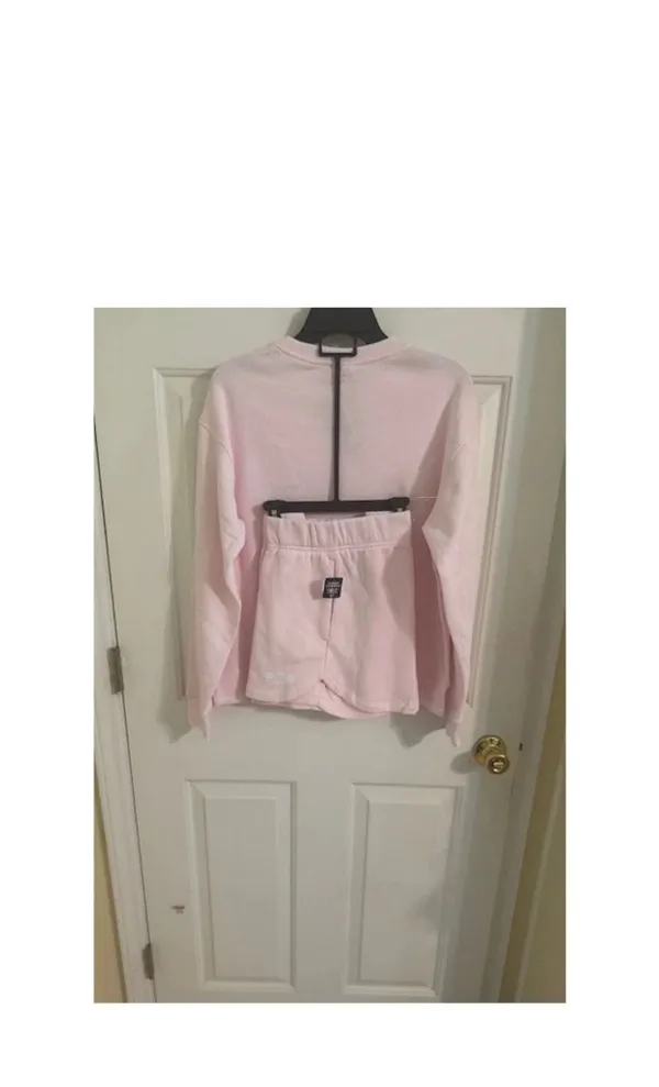 NWT Reebok Women's Crewneck 2-piece Short Set Frosted Berry Pink Sz M $95 - Image 2