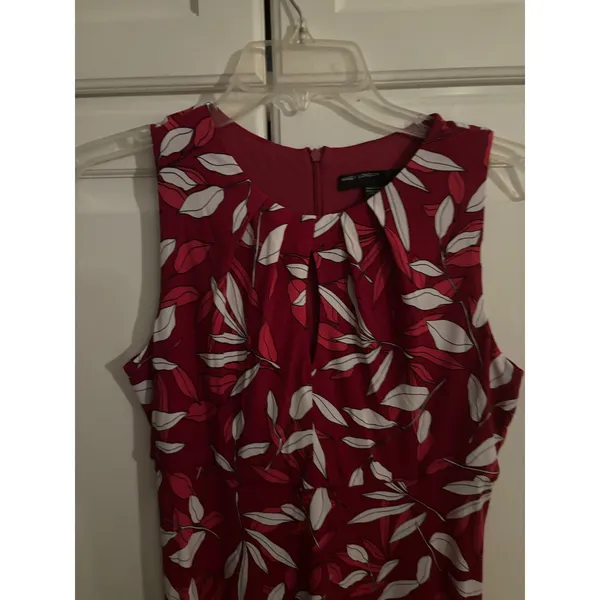 Maggy London Red White Leaf Print Sleeveless Maxi Dress Pleated Keyhole Size 6 - Image 4