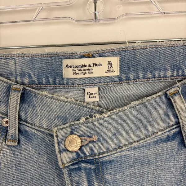 Abercrombie & Fitch The 90s Straight Ultra High Rise Curve Love Light Wash 31/12 - Image 5