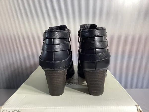 Eden Black Boots Size 9 - Image 6