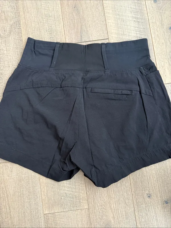 Athleta Trekkie North Short Black Size 0 - Image 7