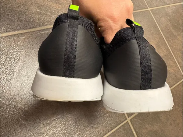 OOFOS OOmg Sport Slip On Lowtop Sneakers Shoes Black White Logo Womens 9 EU 40 - Image 6