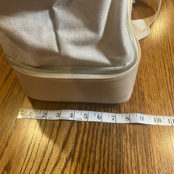 BEIS The Weekender Large Bag in Beige - Image 3