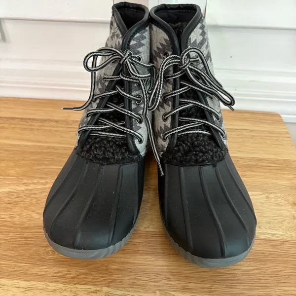 Simply Southern Gray And Black Aztec Print Duck Boot Size 7‎ - Image 3