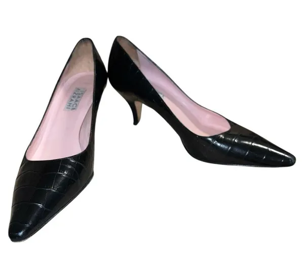 Isaac mizrahi Elegant Black Croc-Embossed Pumps - Image 4